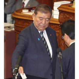 石破前首相のときは商品券で大炎上（Ｃ）日刊ゲンダイ