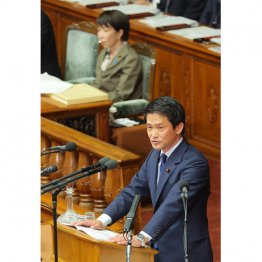 中道の小川淳也代表が質問に立つと与党席から大音量のヤジが飛び…（Ｃ）日刊ゲンダイ
