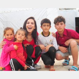 イラクの子どもたちと（2023年＝本人提供）