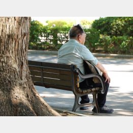 おじさんたちも大変…（Ｃ）日刊ゲンダイ