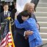 首脳会談を前に、トランプ米大統領とハグを交わす高市早苗首相（ホワイトハウスのXから）
