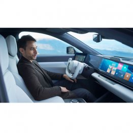 追いかけるように、ホンダとソニーは、AFEELAの開発・販売中止を発表（AFEELAの試作車＝2024年当時、ソニー・ホンダモビリティ提供）