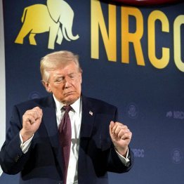 どうやら先に停戦を持ちかけた（NRCC、全米共和党議会委員会の集会で、ダンスを踊るトランプ米大統領）／（Ｃ）ロイター