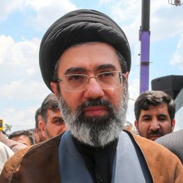 イランの新指導者モジタバ・ハメネイ師（Ｃ）ロイター／WANA （West Asia News Agency） 