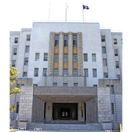 大阪府教育委は、11人もの校長や教職員に懲戒免職や停職処分（Ｃ）日刊ゲンダイ