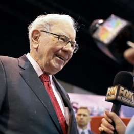 バークシャー・ハサウェイを率いるウォーレン・バフェット氏（Ｃ）ロイター