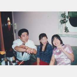 一流大学の学生もたくさんいた（左は筆者＝本人提供）