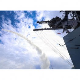 核兵器は、今の米国やロシアこそが持つべきではないのではー（「エピック・フューリー（壮絶な怒り）」作戦を遂行、米USS「トーマス・ハドナー」艦上からイラン攻撃のためにトマホークを発射＝3月1日）　（Ｃ）ロイター／米海軍提供