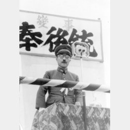 銃後奉公愛国大会であいさつする東條英機陸相（1941＝昭和16＝年7月7日、東京・後楽園）／（Ｃ）共同通信社