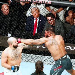 「米イラン交渉決裂」の瞬間、トランプ米大統領は総合格闘技UFCを観戦（Ｃ）ロイター