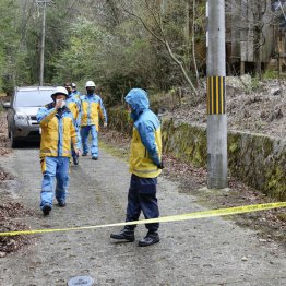 捜索現場付近に張られた規制線（Ｃ）共同通信社