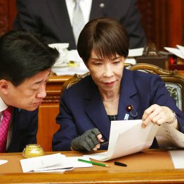 官邸のサジ加減次第（Ｃ）日刊ゲンダイ