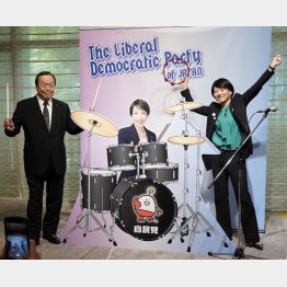 大ハシャギの党大会（Ｃ）共同通信社