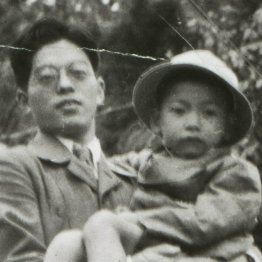 幼少期の談志（右） （写真提供／談志役場）