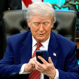 「SNS中毒」のよう（Ｃ）ロイター