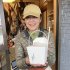 「二段重ねでも潰れませんよ」（大塚さん）（Ｃ）日刊ゲンダイ
