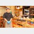 「明太フランス以外もおいしいのでぜひ！」（中島店長）（Ｃ）日刊ゲンダイ