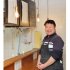 「ご予約はSNSでお願いします」と、「魚ケイ」3代目店長の松浦健介さん（Ｃ）日刊ゲンダイ