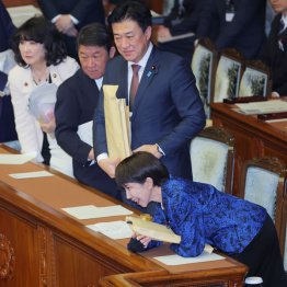 閣僚たちの行き先は欧州に、東南アジアに、アフリカ… 隣国・韓国のように中近東を訪れ現状打開のための協議をしに行く大臣は誰もいないのか？！（Ｃ）日刊ゲンダイ