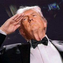 タキシード姿でのんびりとパーティーに出席している場合じゃない（Ｃ）ロイター