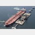 米国産原油を積んだタンカーが日本に到着＝26日、東京湾（Ｃ）共同通信社