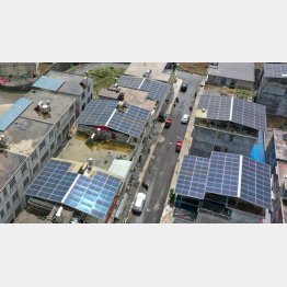 中国農村部の屋根にも太陽光パネル（Ｃ）新華社／共同通信イメージズ