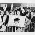 ビートルズのNY到着を出迎える米ティーンエイジャーのファンたち＝1964年（Ｃ）Underwood Archives／Universal Images Group／共同通信イメージズ