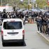 送検のため京都府警南丹署を出る義父をのせた車両（Ｃ）共同通信社