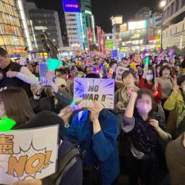 デモが静かに拡大（Ｃ）日刊ゲンダイ