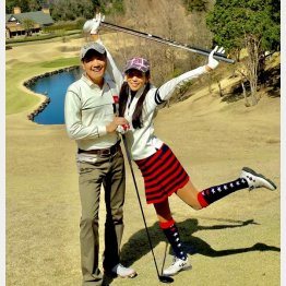 亡くなった妻で女優の川島なお美さんと（本人提供）