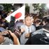 日の丸を手に街頭演説にあらわれたことも（Ｃ）日刊ゲンダイ