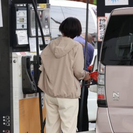 給油を促しても…（Ｃ）日刊ゲンダイ
