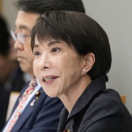 ナフサ供給は「年越え継続」と言い張っていたが…（奥は赤沢経済再生相）／（Ｃ）共同通信