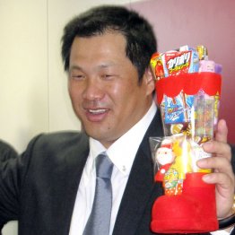 バラ色のオフににんまり（筆者）／（Ｃ）日刊ゲンダイ
