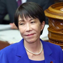人気欲しさのためだけにやる（Ｃ）日刊ゲンダイ