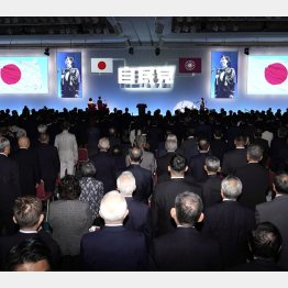 現役の自衛官に国家斉唱させた自民党大会（Ｃ）共同通信社