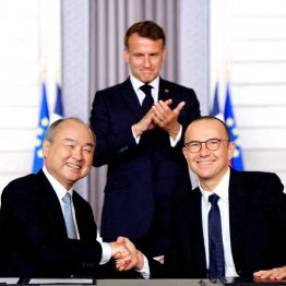 6月1日には、仏で最大約14兆円（約875億ドル、750億ユーロ）を投資、欧州最大級のAI用データセンター網を構築すると発表（左からソフトバンクグループの孫正義会長兼社長、中央が、マクロン仏大統領、オリヴィエ・ブリュム　シュナイダーエレクトリックCEO）／（Ｃ）ロイター