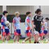 （右から）中村俊輔コーチ、久保建英、伊東純也ら（Ｃ）共同通信社