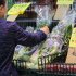 ナフサ不足で包装「ボードン袋」が入手困難、出荷できない…（Ｃ）日刊ゲンダイ