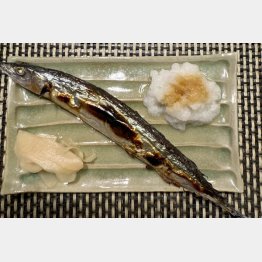 我が家の食卓に並んだサンマ。DHAやEPAが豊富に含まれている（本人提供）