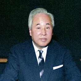 憲法学者であり、政治学者であった中村哲（1912～2003年）は法政大学総長を務めたのち、日本社会党の参議院議員としても活動した（1968＝昭和43＝年5月1日撮影）／（Ｃ）共同通信社