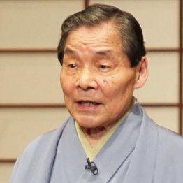 1日3ラウンドすることもあるという仁鶴さん（Ｃ）日刊ゲンダイ