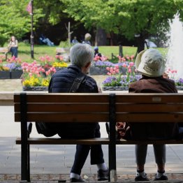 もはや「老後」は存在しなくなるかもしれない…（Ｃ）日刊ゲンダイ