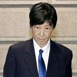 日銀本店に入る内田真一副総裁（Ｃ）共同通信社
