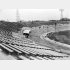 開場待つ武蔵野グリーンパーク野球場（1951＝昭和26＝年4月11日、東京都武蔵野市西窪）／（Ｃ）共同通信社