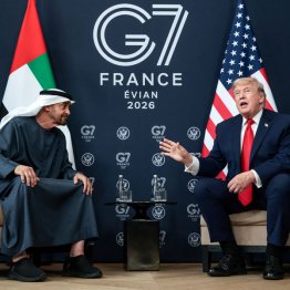 合意後、G7エビアン・サミットで、ムハンマド・UAE大統領と2国間首脳会談に入るトランプ米大統領（Ｃ）ロイター