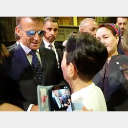 マクロン仏大統領にメッセージを伝える袴田ひで子さん（提供写真）