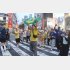 W杯日本対ブラジル戦で、ブラジルが勝利し、渋谷駅前スクランブル交差点で大騒ぎをする外国人たち（Ｃ）日刊ゲンダイ