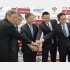 山田氏（中央）は09年から会長の長期政権（Ｃ）共同通信社