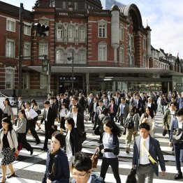 まるで江戸時代の「五公五民」の如くに、我々から税の取り立て…（Ｃ）共同通信社